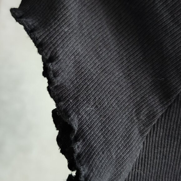 Lettuce Hem Crop Top - Picture 4 of 5
